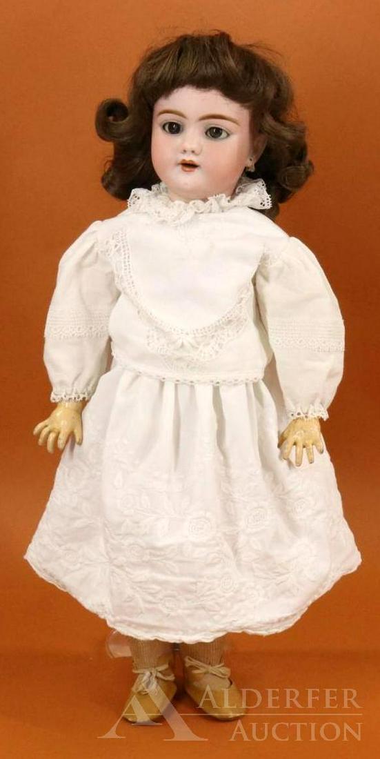 ANTIQUE BISQUE HEAD DOLL. (1 of 12)
