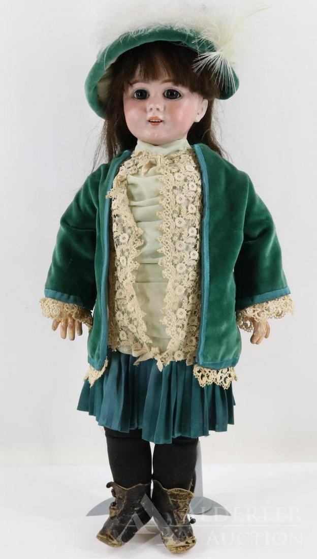ANTIQUE BISQUE HEAD DOLL. (1 of 12)