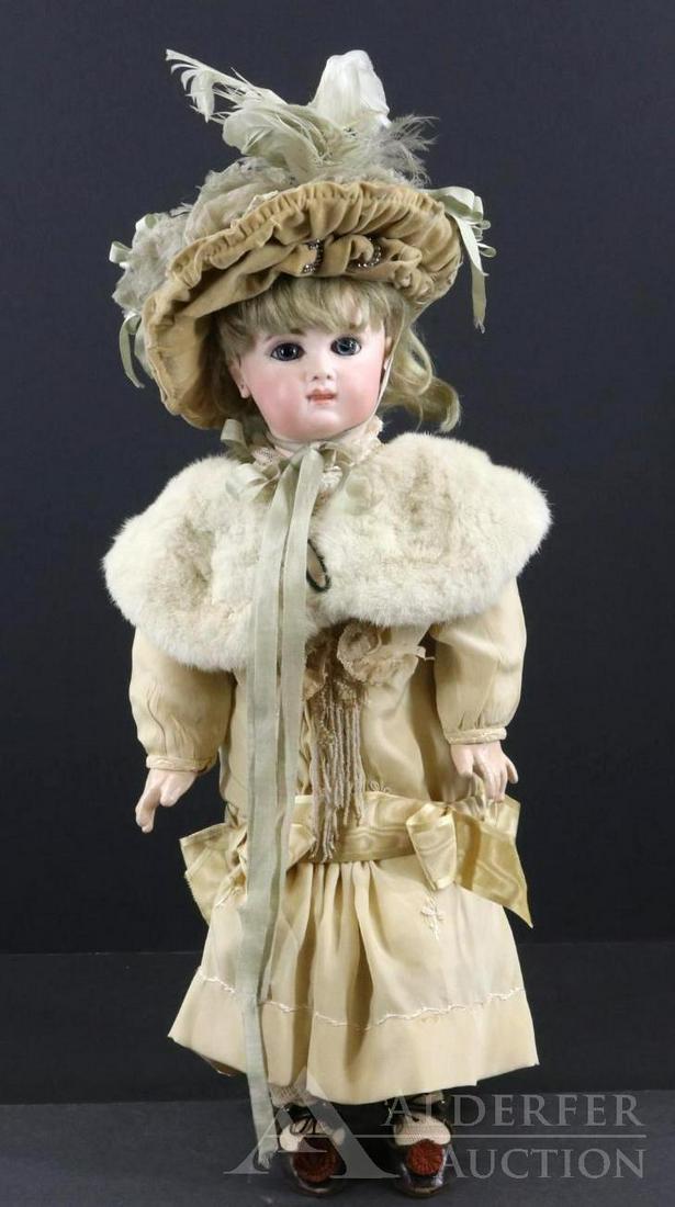 ANTIQUE FRENCH BISQUE HEAD DOLL. (1 of 19)