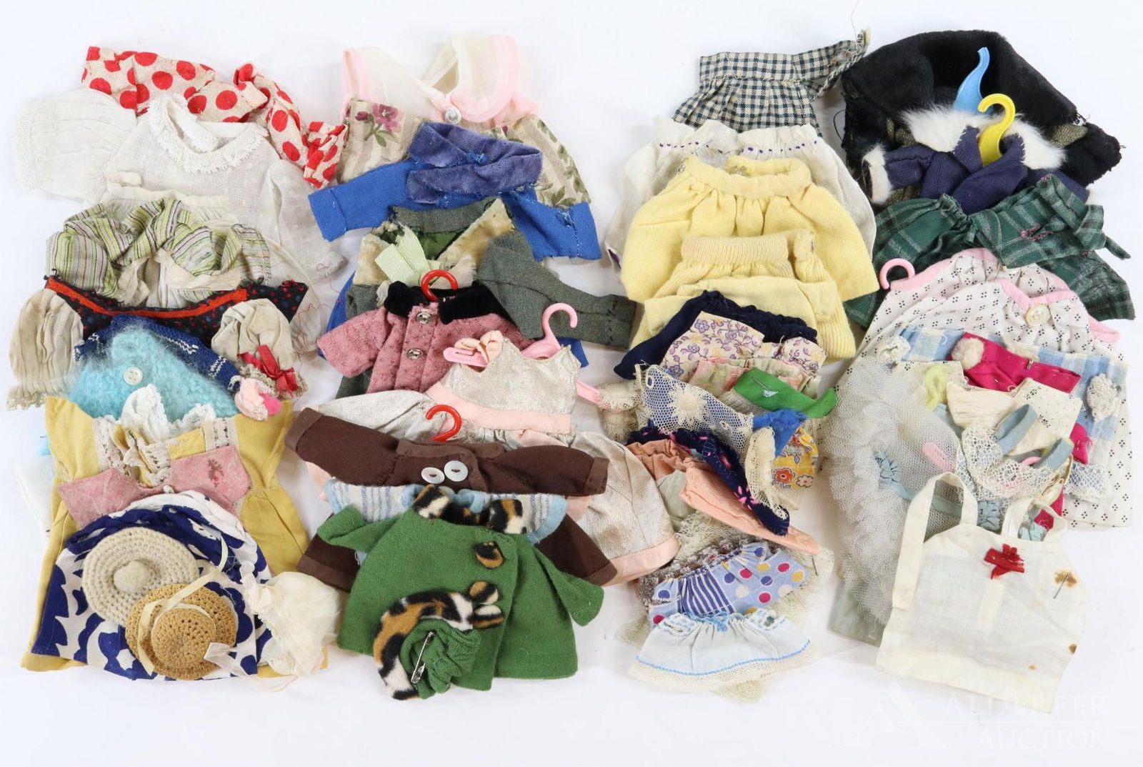 LOT OF ANTIQUE/VINTAGE CLOTHING. (1 of 5)