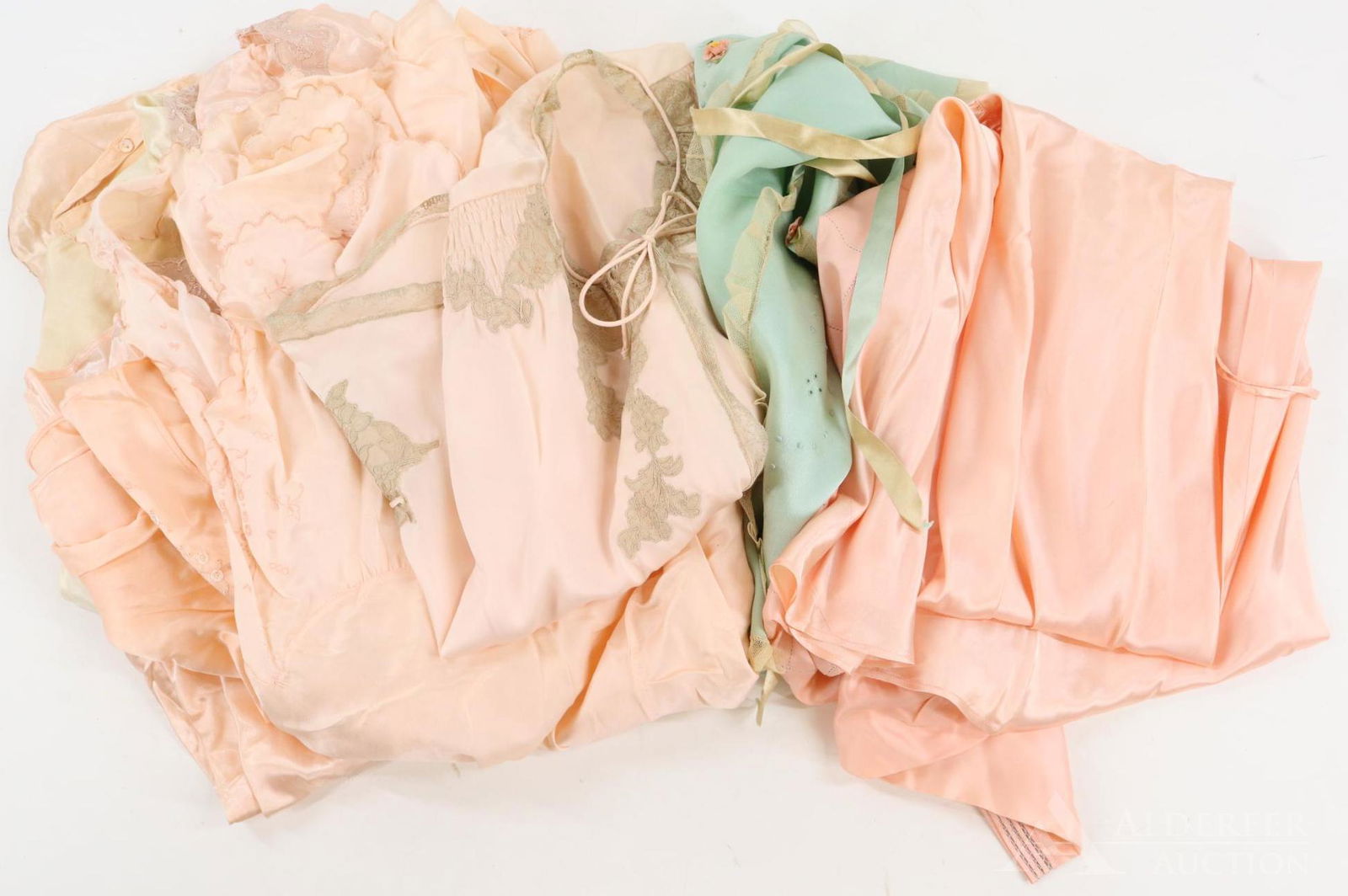 LOT OF ANTIQUE/VINTAGE CLOTHING. (1 of 11)