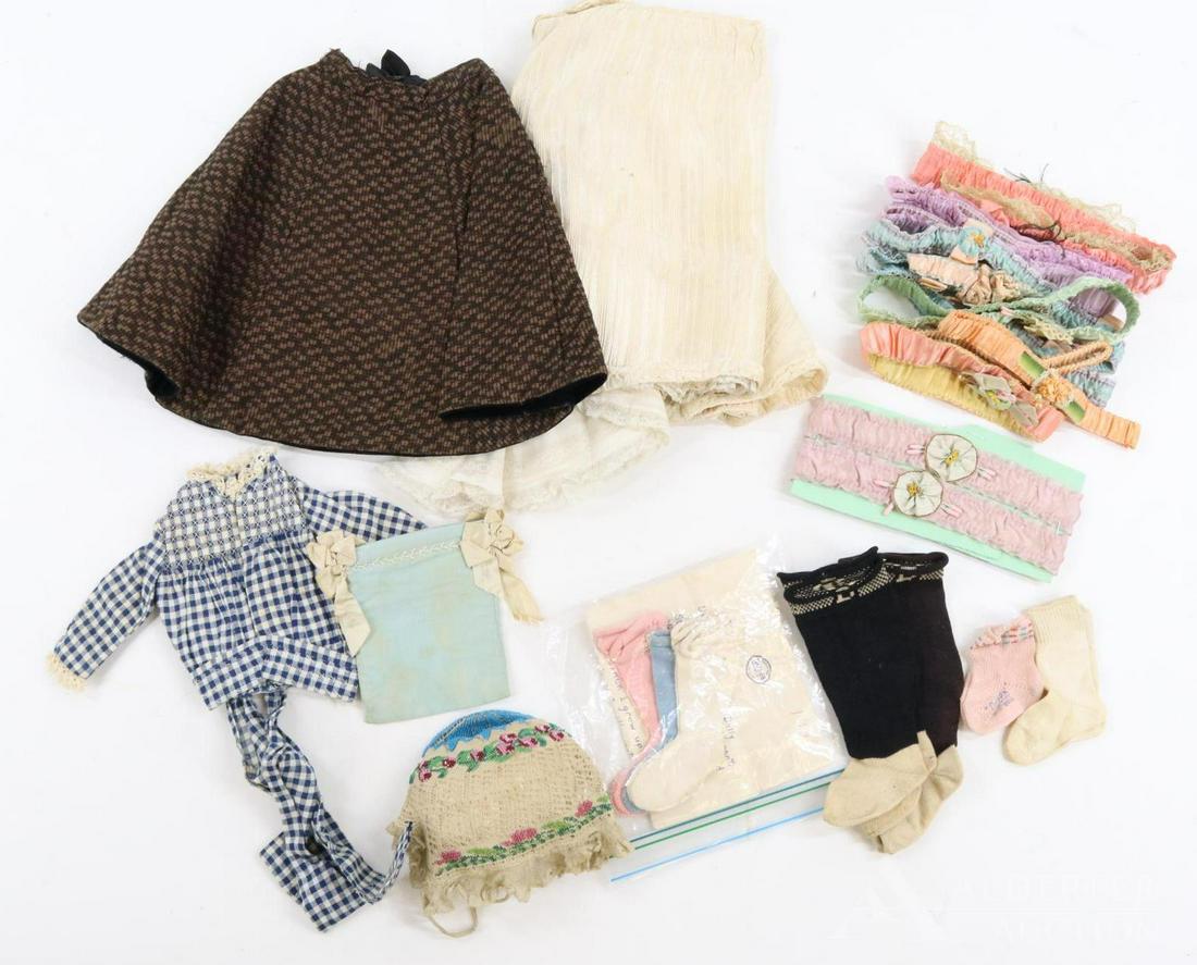 LOT OF ANTIQUE/VINTAGE CLOTHING/ACCESSORIES. (1 of 6)