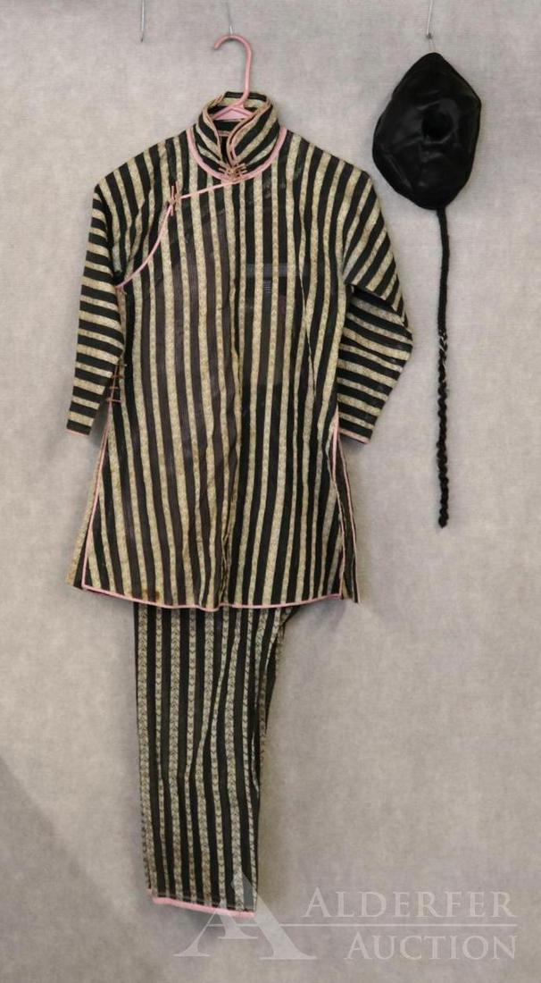 LOT OF ANTIQUE LADIES CLOTHING. (1 of 7)