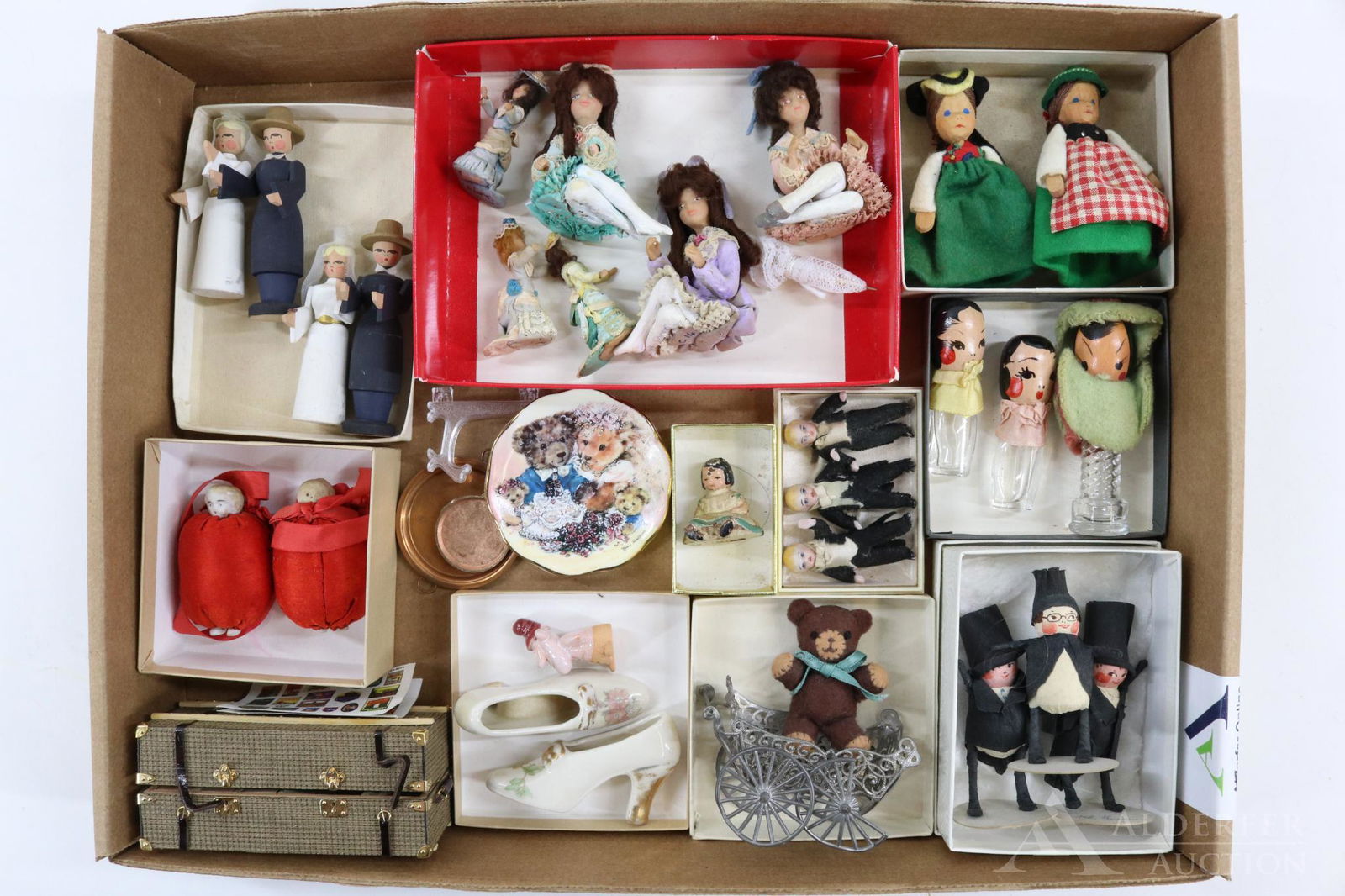 LOT OF MINIATURES, DOLLS. (1 of 11)