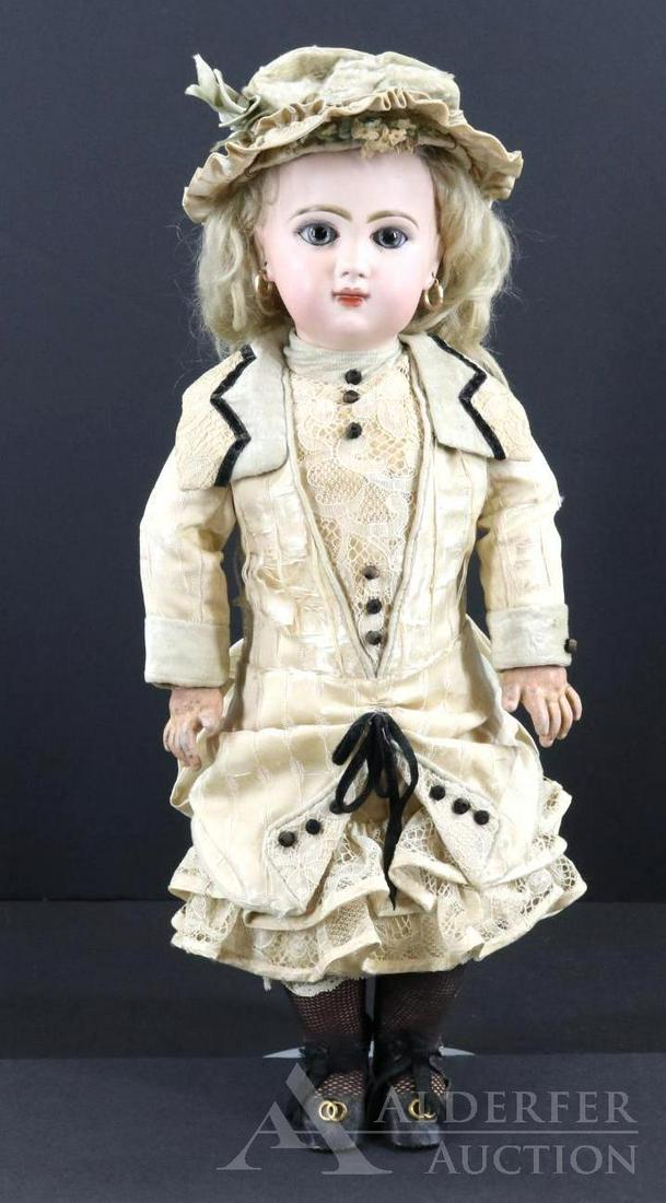 ANTIQUE FRENCH BISQUE HEAD DOLL. (1 of 15)