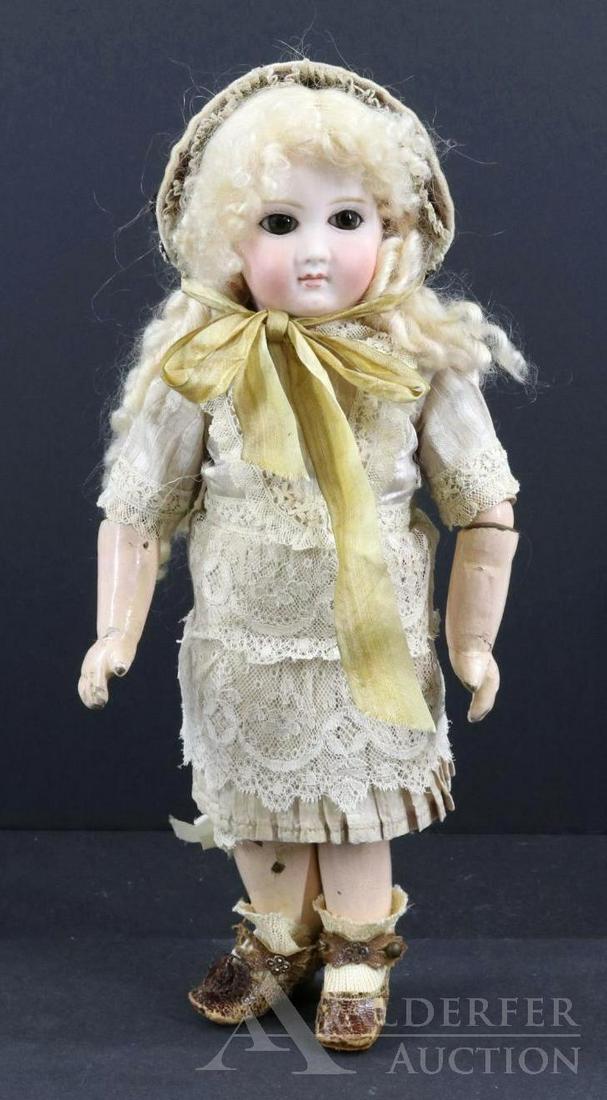 ANTIQUE FRENCH BISQUE HEAD DOLL. (1 of 16)