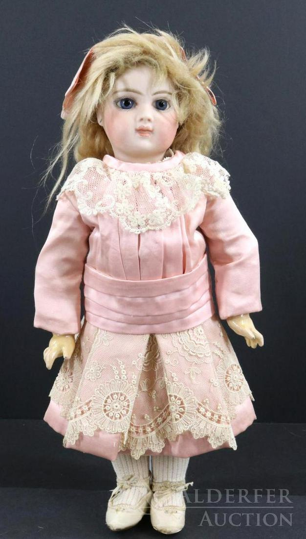 ANTIQUE FRENCH BISQUE HEAD DOLL. (1 of 15)