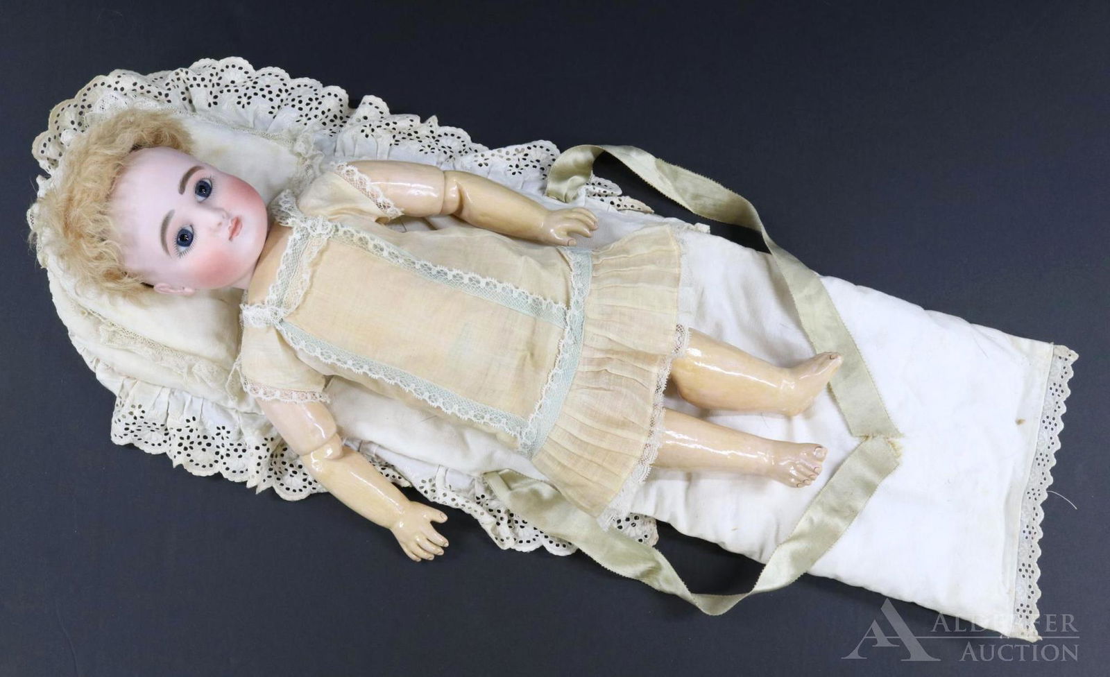 ANTIQUE FRENCH BISQUE HEAD DOLL. (1 of 13)