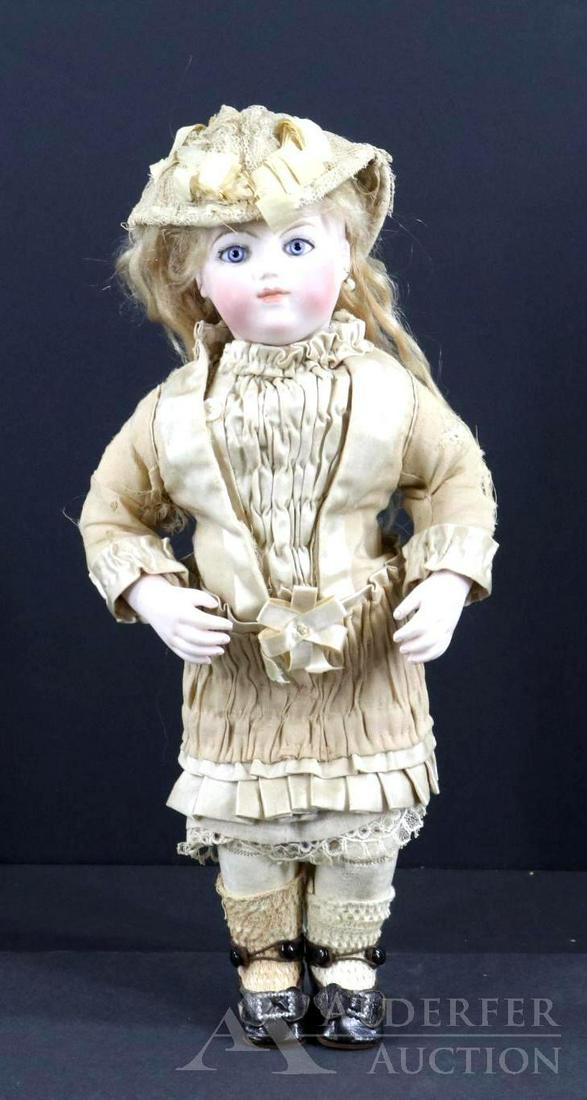 ANTIQUE FRENCH BISQUE HEAD DOLL. (1 of 16)