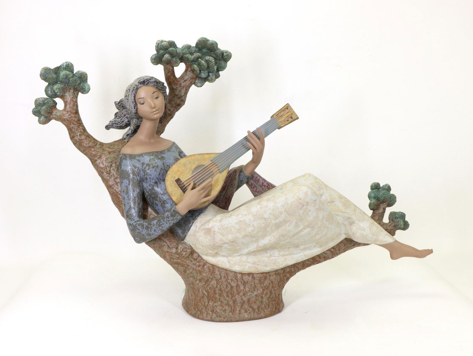 Lladro "Girl With Guitar" (1 of 11)