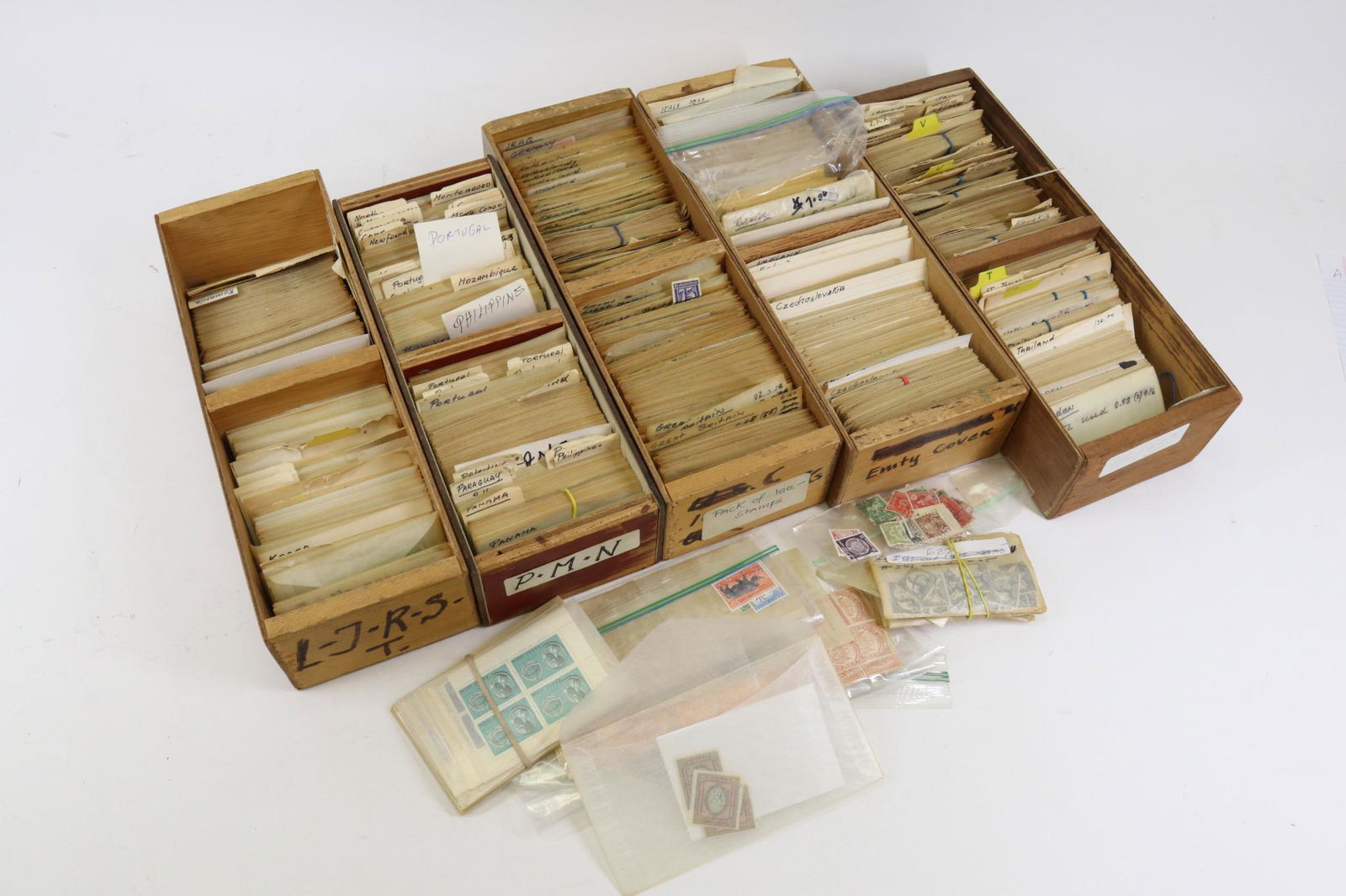 Worldwide Stamps C-Z Countries (1 of 3)