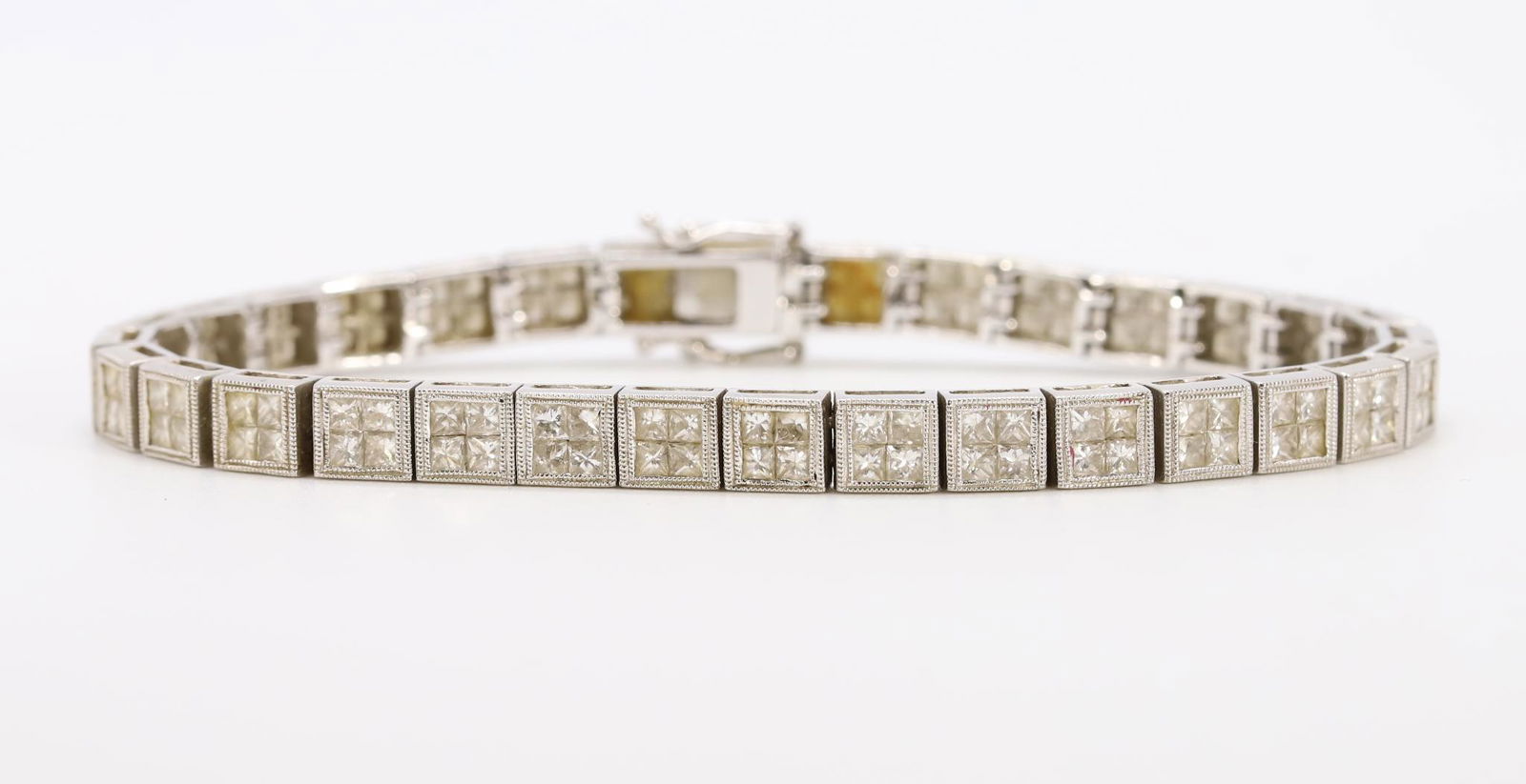 18KW Gold Diamond Bracelet (1 of 8)
