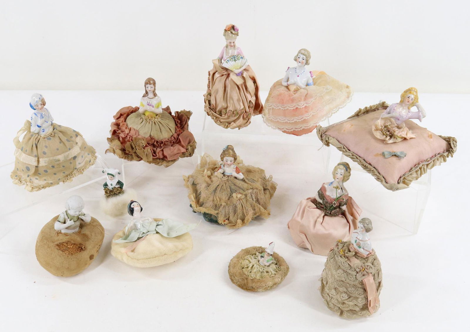 LOT OF HALF DOLLS. (1 of 10)