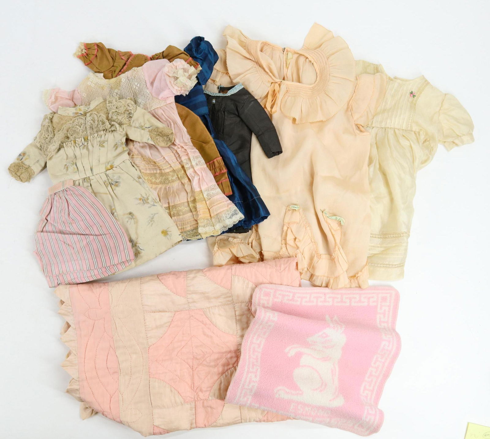 LOT OF ANTIQUE/VINTAGE CLOTHING. (1 of 6)