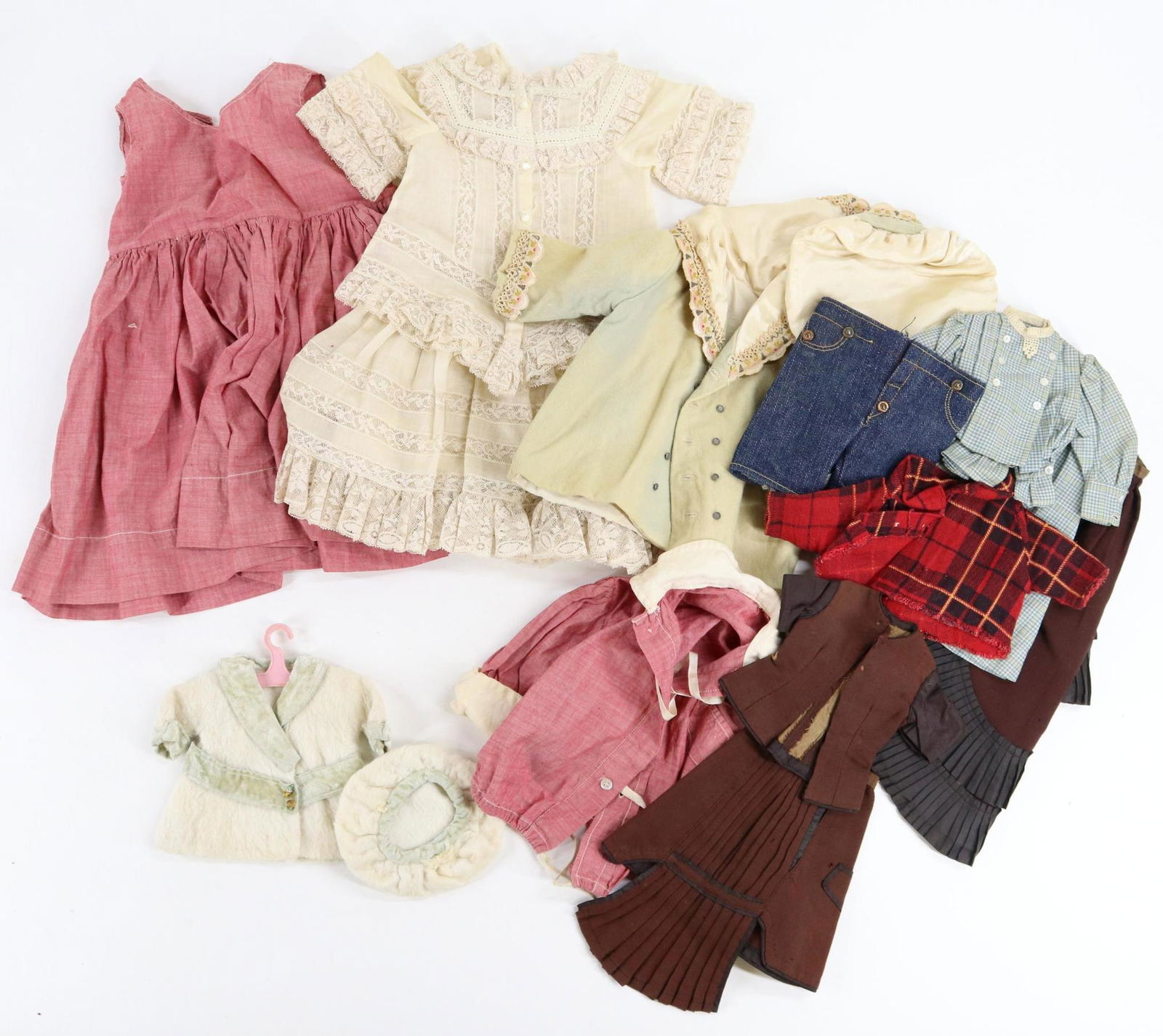 LOT OF ANTIQUE/VINTAGE CLOTHING. (1 of 7)