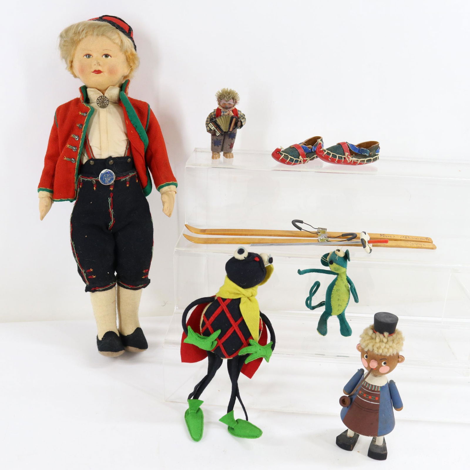 LOT OF CLOTH DOLL(S). (1 of 12)