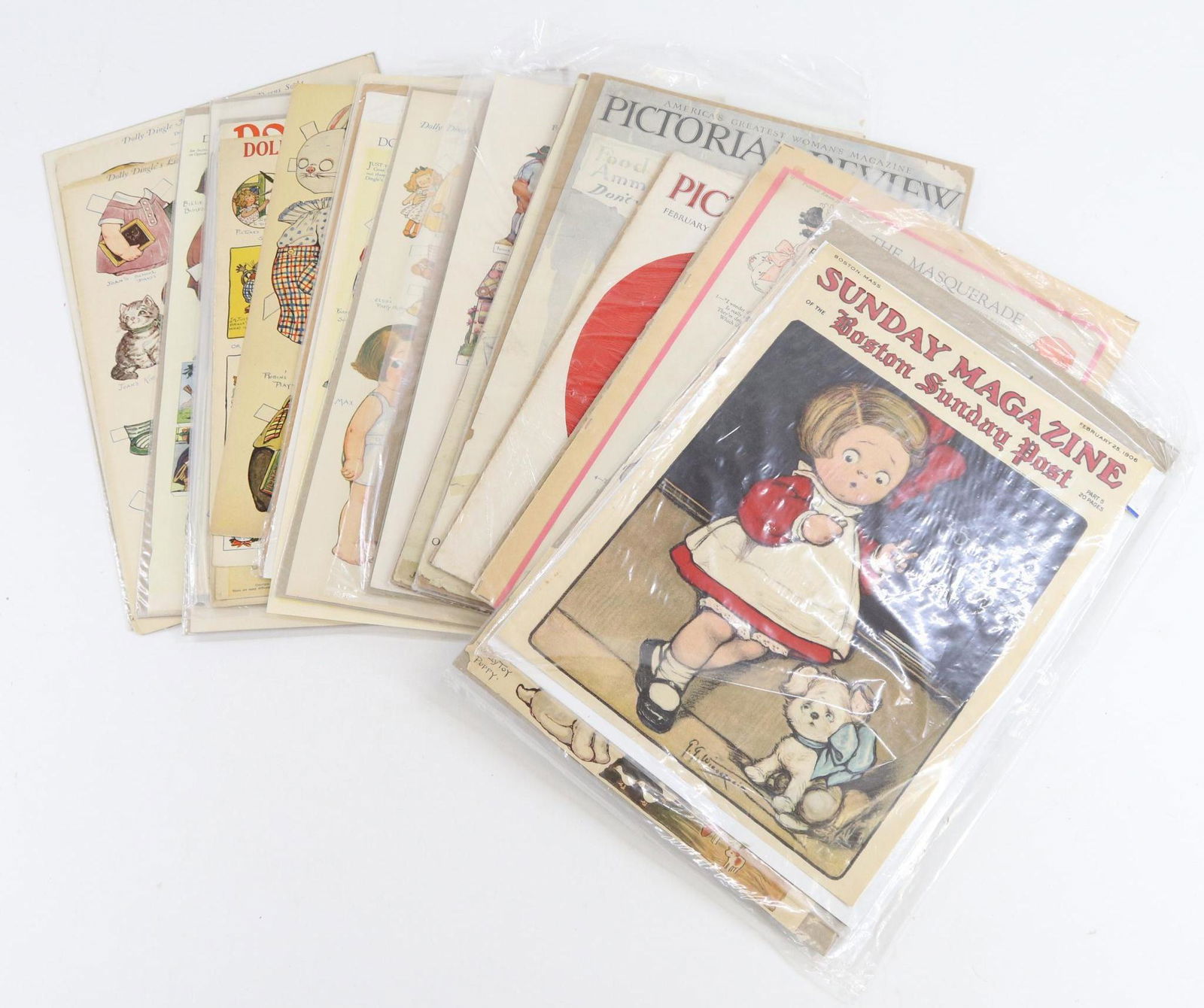 LOT OF VINTAGE PAPER DOLLS. (1 of 9)