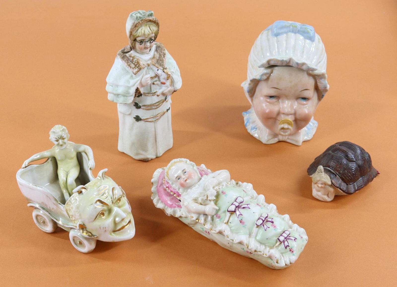 LOT OF HOLIDAY/NOVELTIES. (1 of 17)