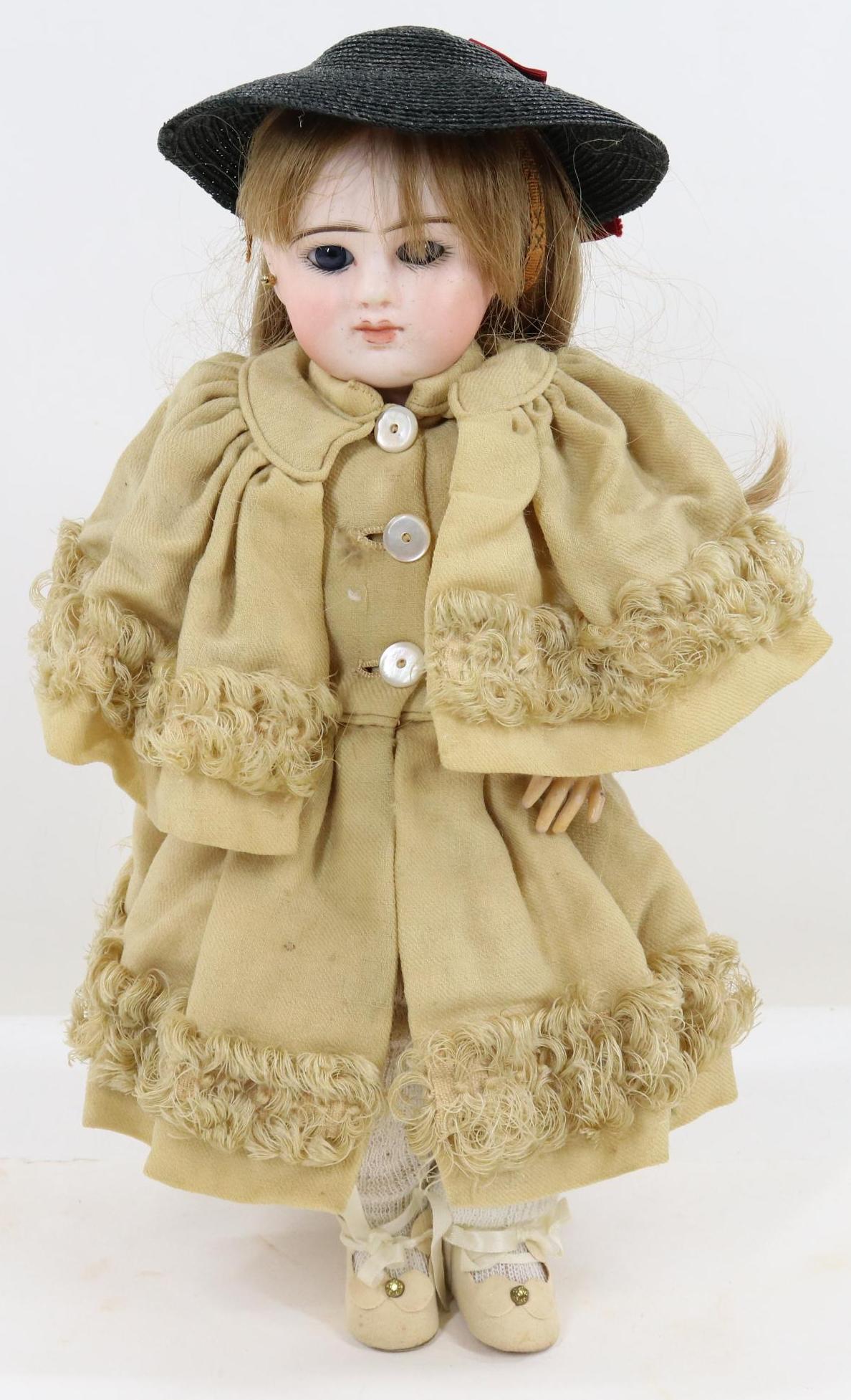 ANTIQUE FRENCH BISQUE HEAD DOLL. (1 of 12)