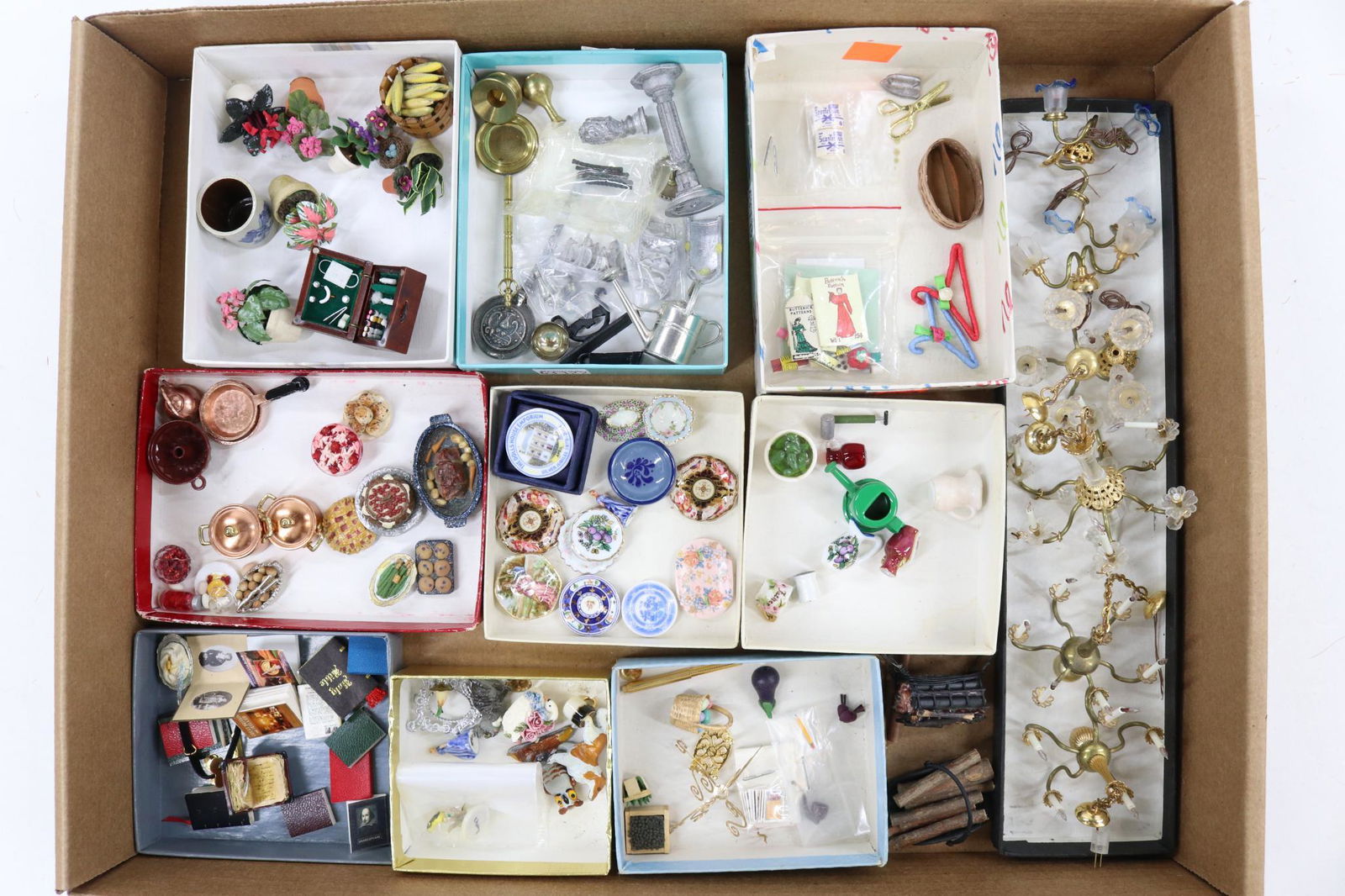 LOT OF MINIATURES/DOLLS. (1 of 11)