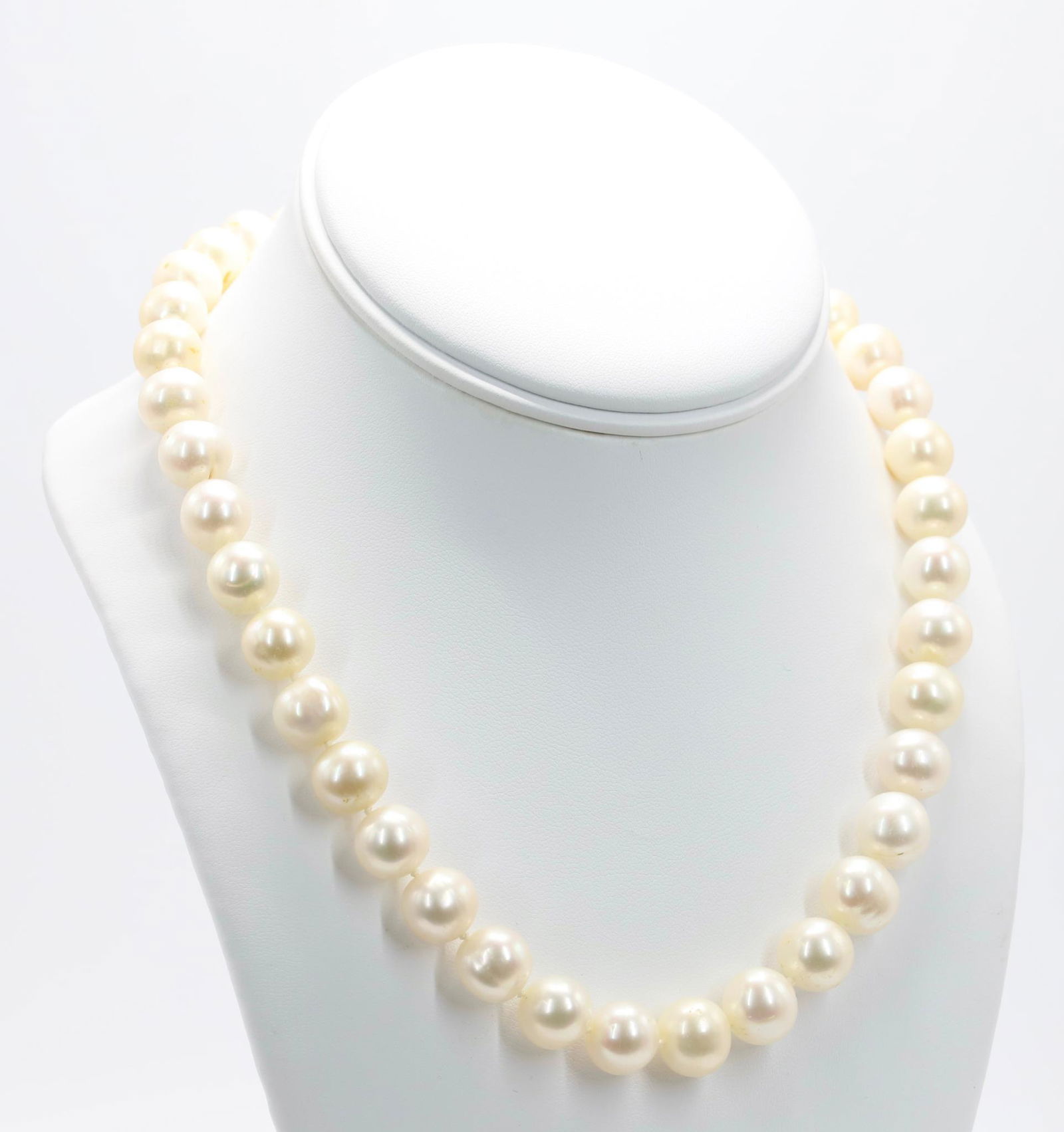 14KY Gold Pearl Necklace (1 of 7)