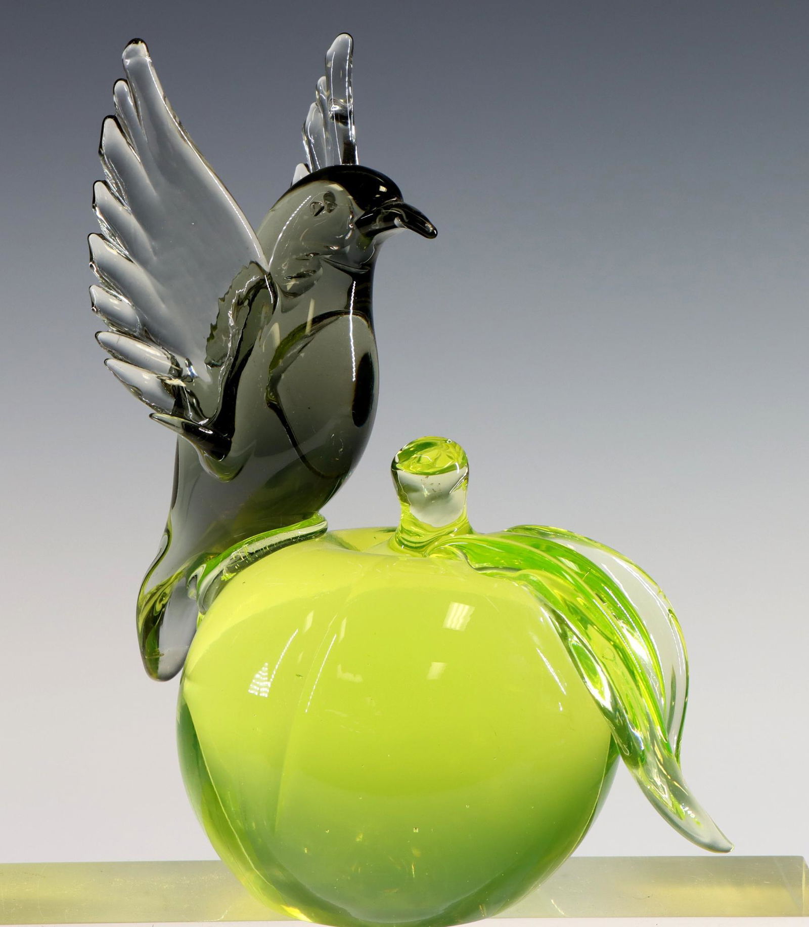 Murano Art Glass Bird on Apple Paperweight (1 of 7)