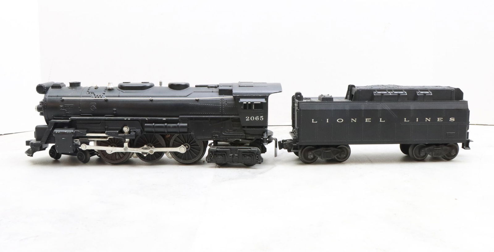Lionel Trains 2065 Locomotive and Tender: Postwar, O27 gauge, 4-6-4 locomotive 2065 and unmarked tender.