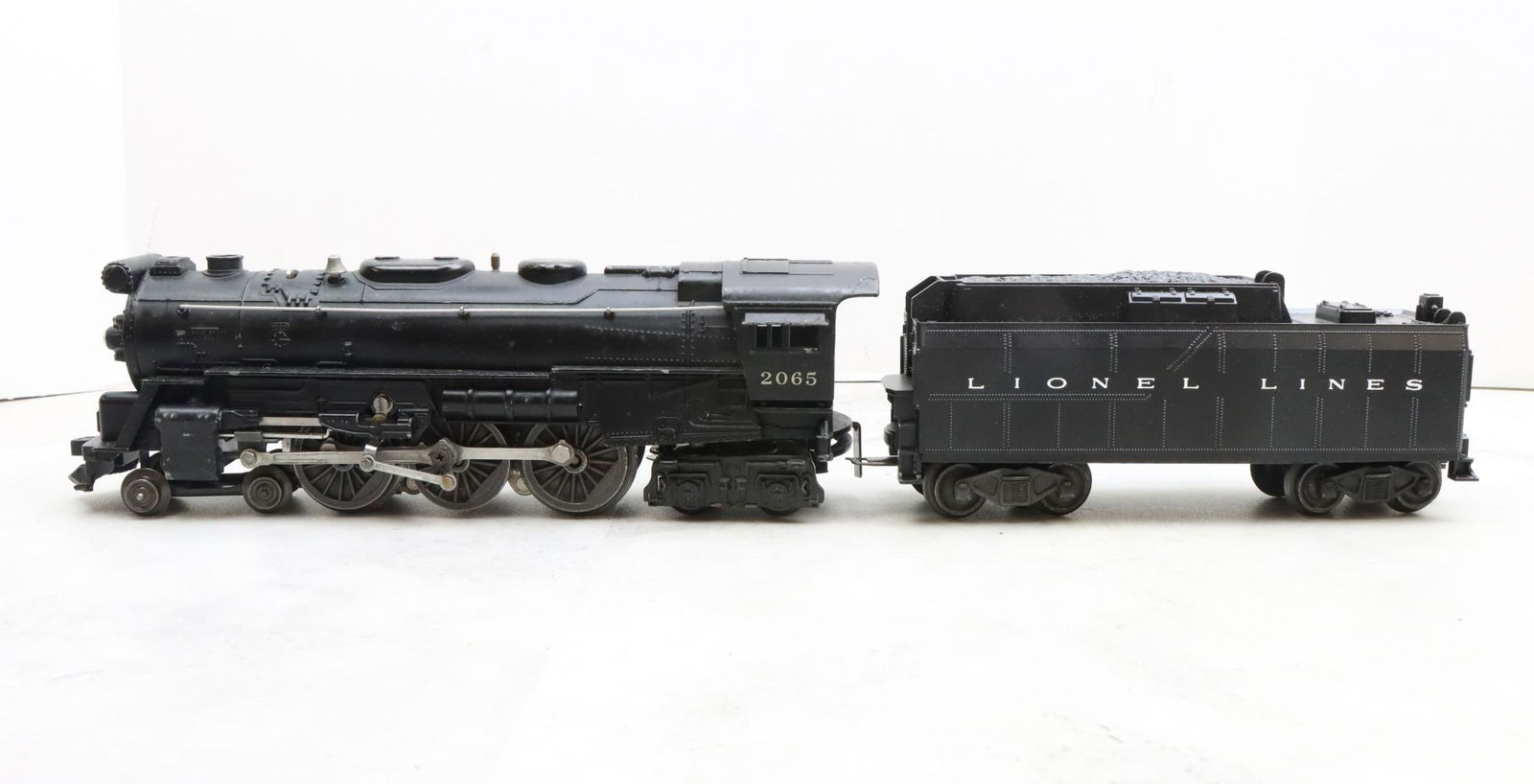 Lionel Trains 2065 Locomotive and Tender: Postwar, O27 gauge, 4-6-4 locomotive 2065 and unmarked tender.