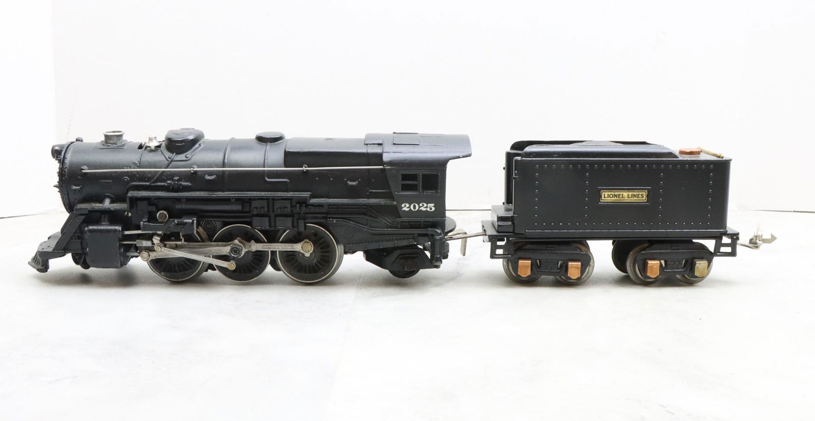 Lionel Trains 2025 Locomotive and Tender (1 of 13)