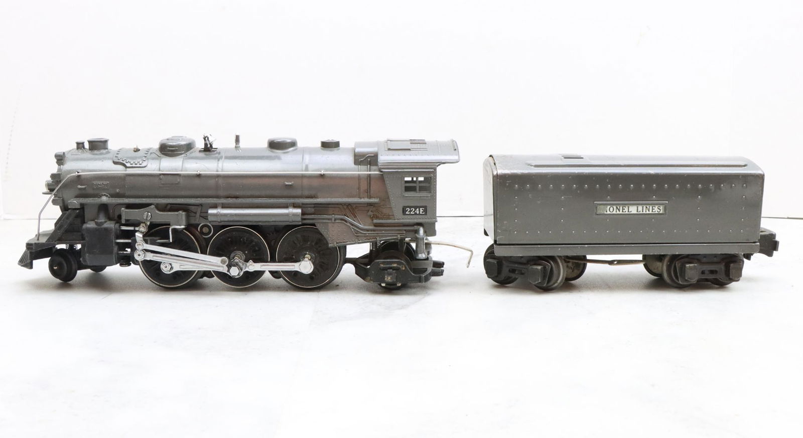 Lionel Trains 224E Locomotive and 2689TX Tender: Prewar, O gauge, 2-6-2 locomotive 224E, and tender 2689TX.