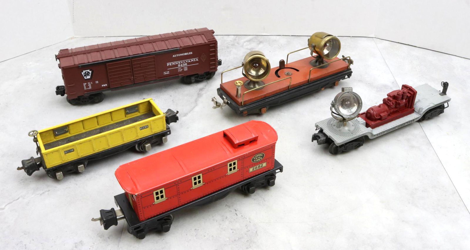 Lionel Trains Prewar and Postwar Cars (1 of 11)