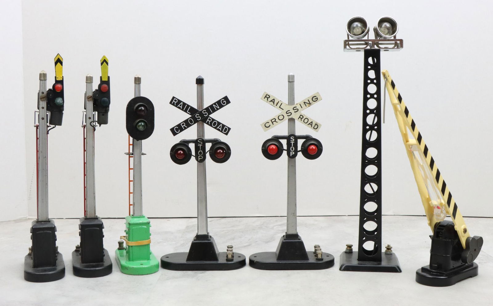 Lionel Trains and Other, Lights and Accessories (1 of 12)