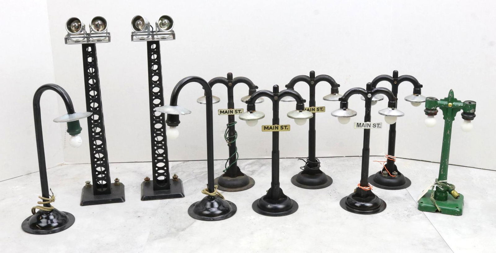 Lionel Trains and Other, Lights (1 of 5)