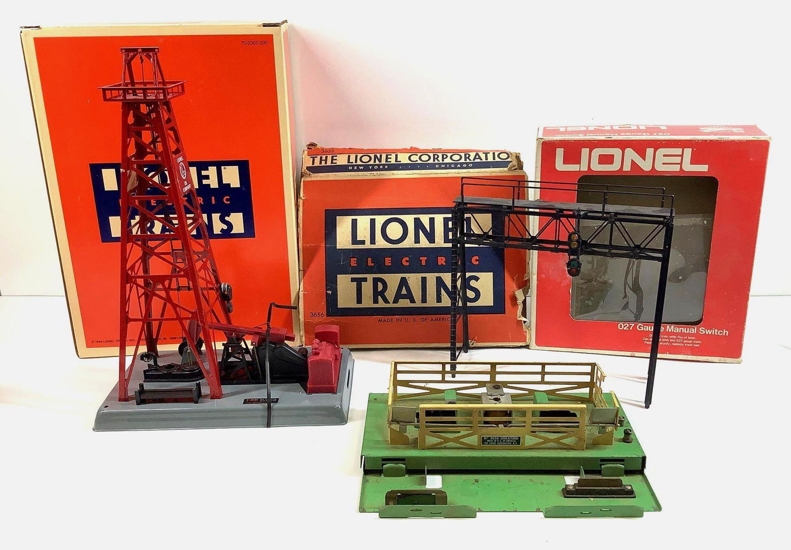 Lionel Trains Stockyard, Oil Derrick, and Extras (1 of 6)