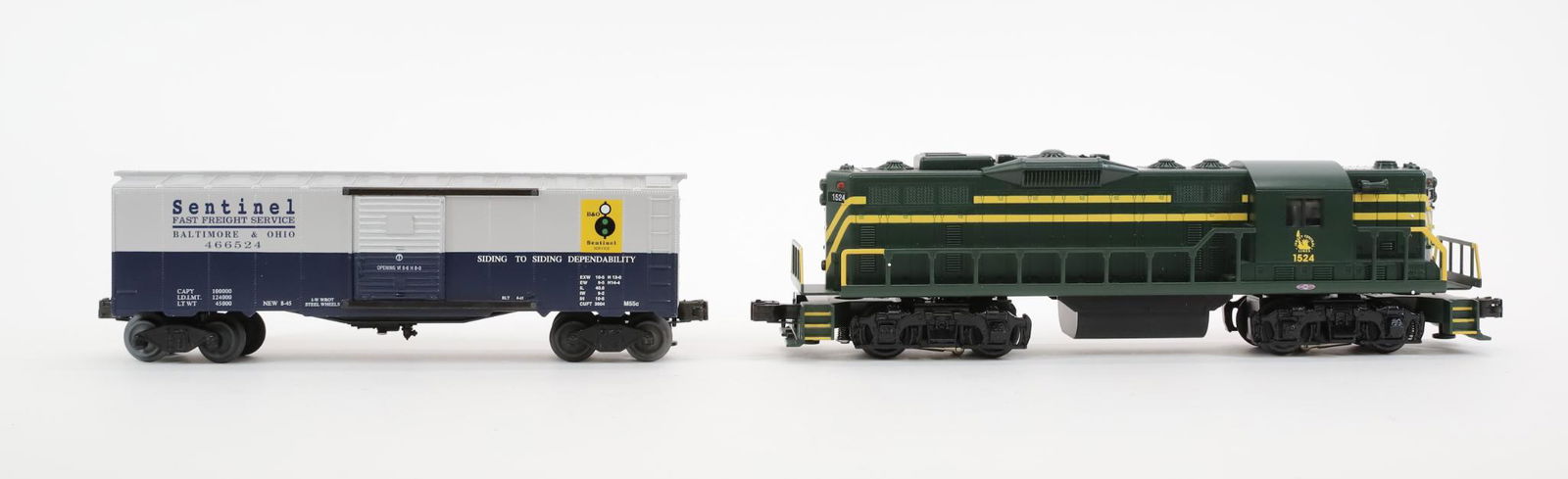Williams Trains GP-9-247 Locomotive and WAL 25 Boxcar (1 of 16)
