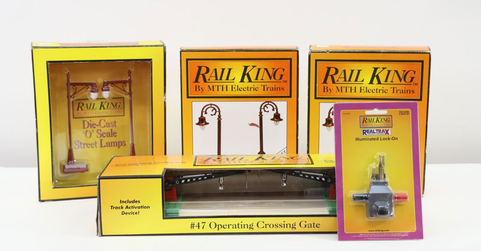 MTH Rail King Trains Lamp Posts and Crossing Gate (1 of 8)