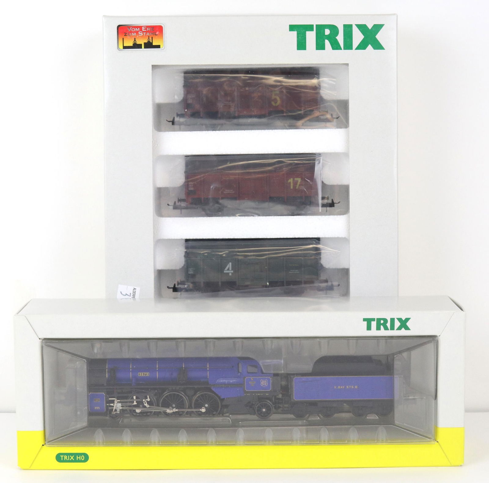 Trix HO Trains Locomotive and Hopper Set (1 of 12)