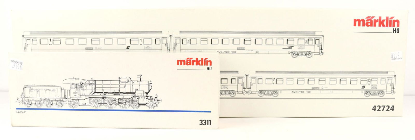 Marklin HO Trains Locomotive and Paris-Budapest Express Set (1 of 11)