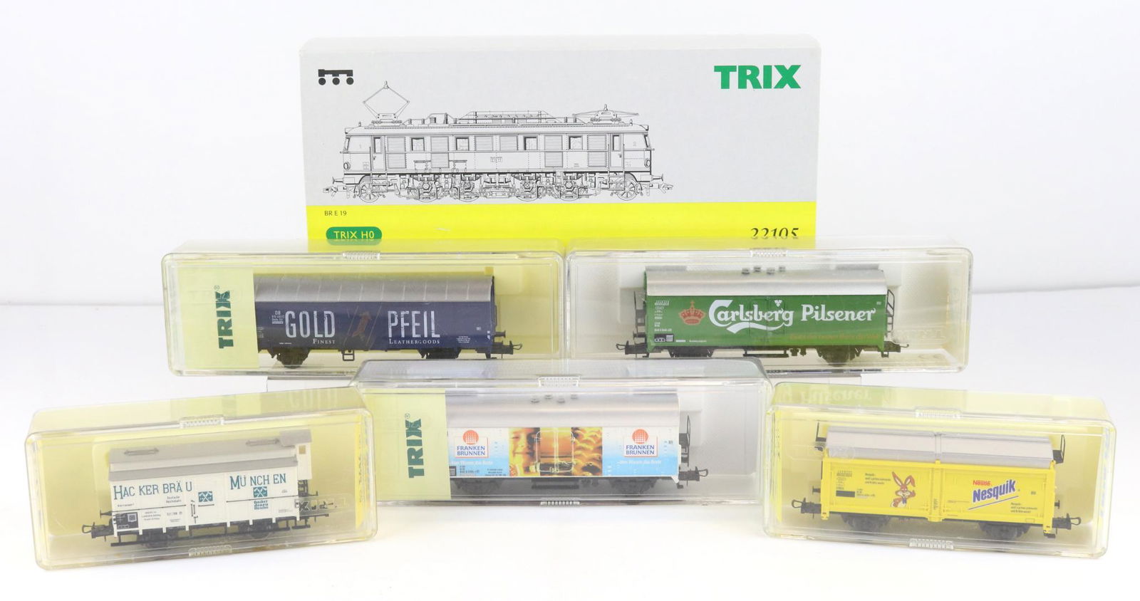 Trix HO Trains Locomotive and Cars (1 of 9)