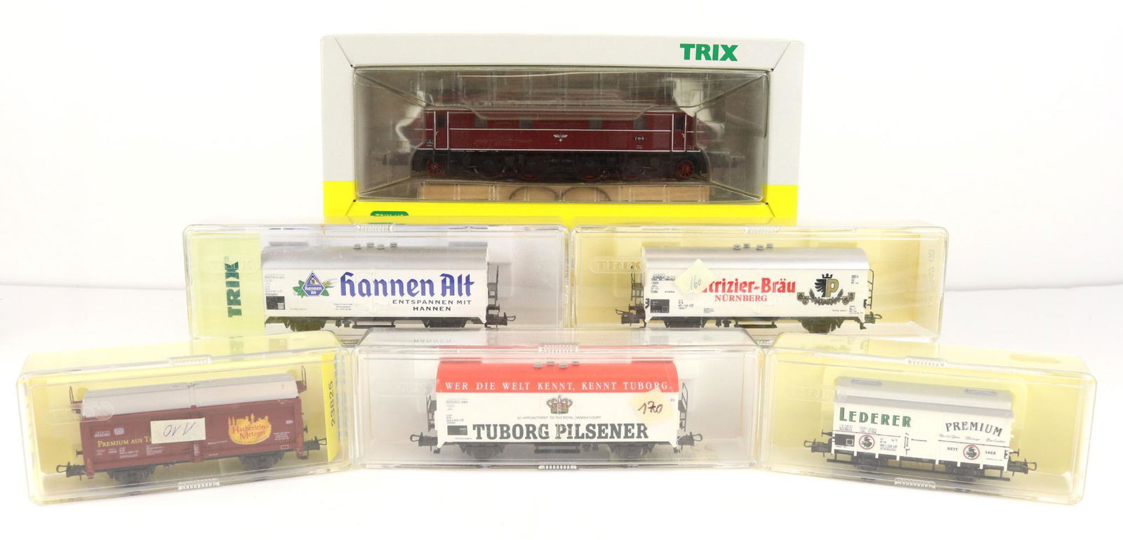 Trix HO Trains Locomotive and Cars (1 of 7)