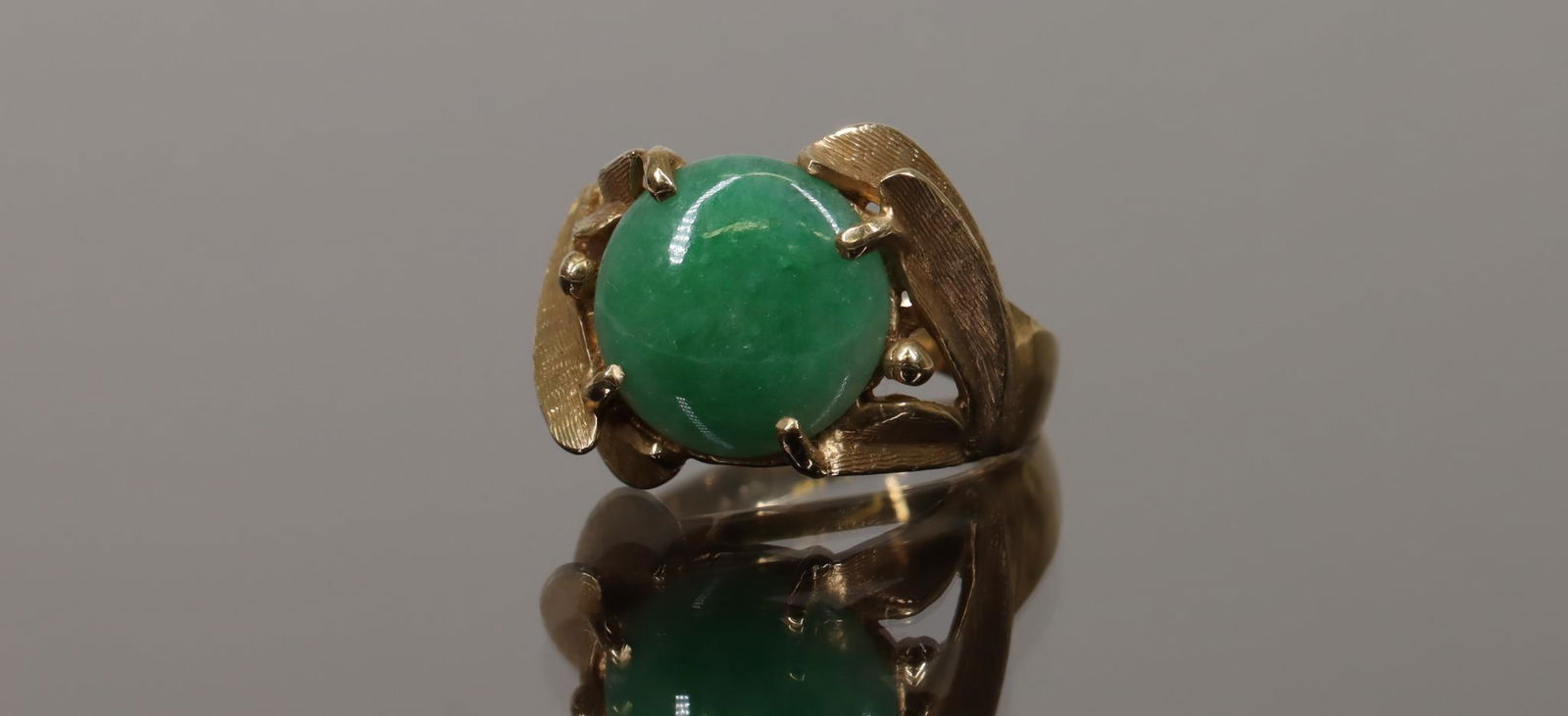 14KY Gold Jade Ring (1 of 5)