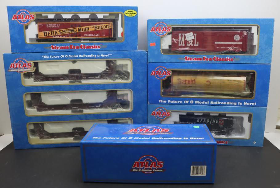 Atlas O Gauge Engine and Train Cars (1 of 20)