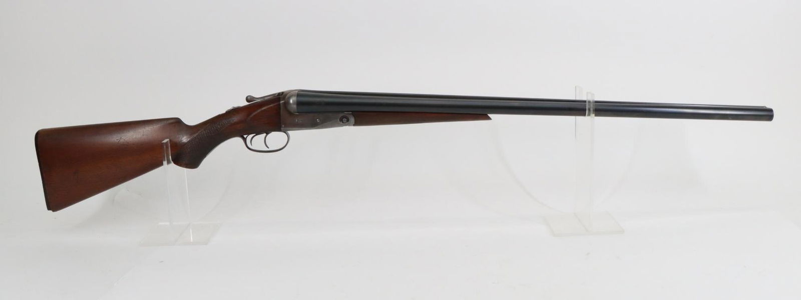 Parker Bros, OV Grade SxS Shotgun: 12Ga, 28" bbls, 2 5/8" chambers, Full/Mod chokes, SN 203496. (1923) 98% older reblue finish on barrels show light handling with a few minor scratches, good bores, receiver shows silver/gray patina wit