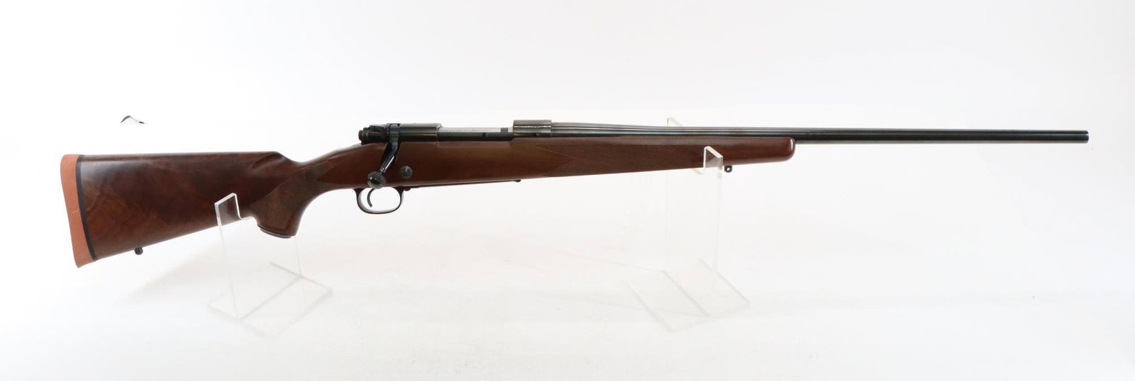 Winchester Model 70 Super Grade Bolt Action Rifle: 300 Win Mag, 24" bbl, SN G15467. 100% blue finish, very good bore, receiver drilled and tapped for scope mounting, jeweled bolt with knurled handle, floor plate engraved "Super Grade" with gold fill, 