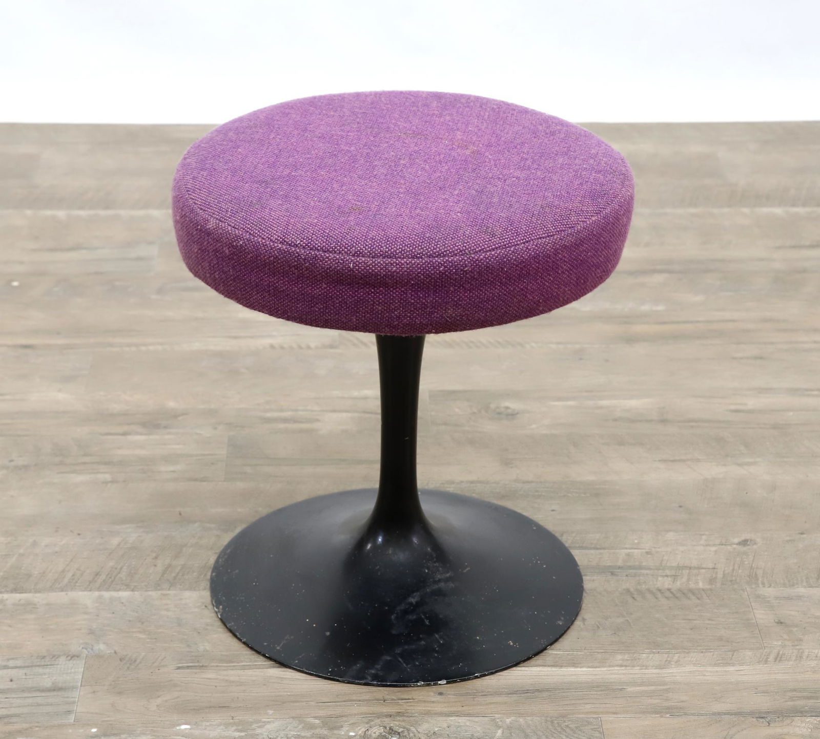 Eero Saarinen for Knoll, Tulip Stool (1 of 8)