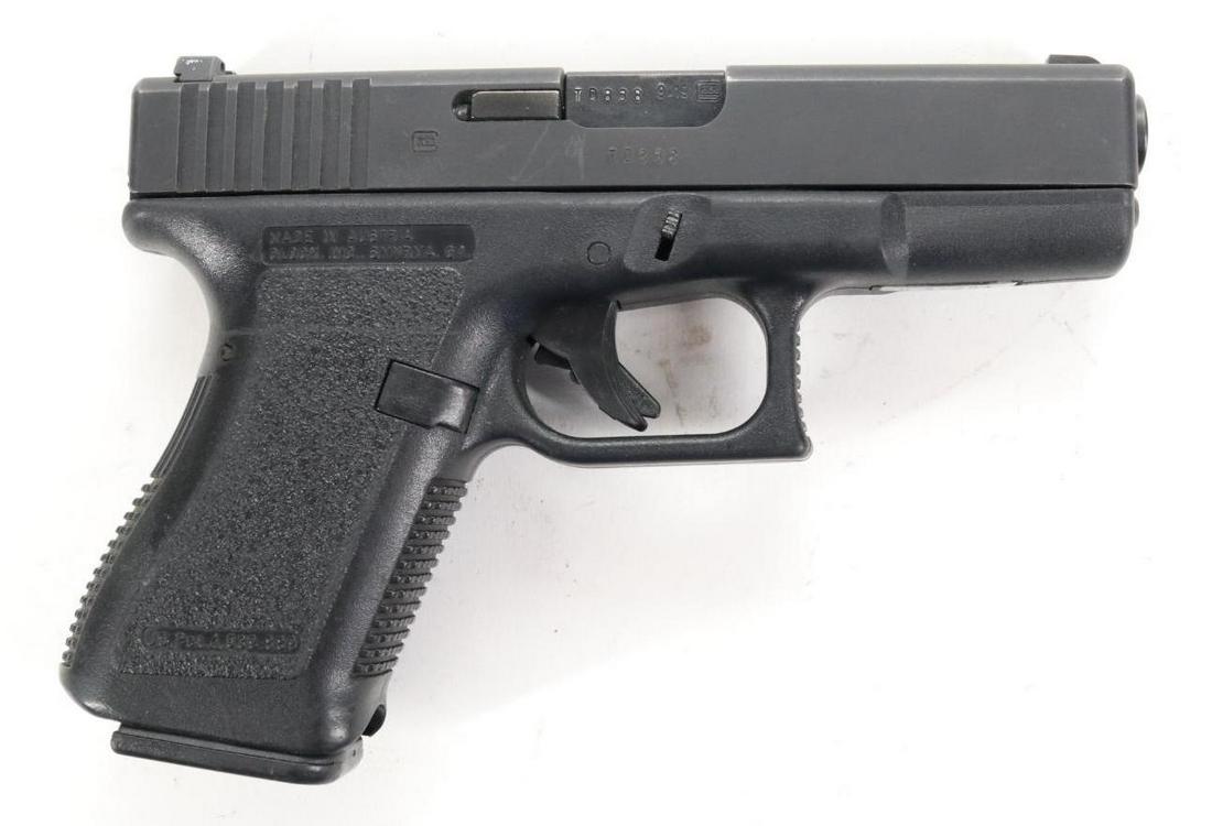 Glock Model 19 Semi Automatic Pistol: 9mm, 4" bbl, SN TD838US. Matte black finish slide shows average handling, good bore, polymer frame/grips show light handling, 3 dot sights, 1-15 rnd magazine. Good condition. 22-1386 NOTE: Please refe