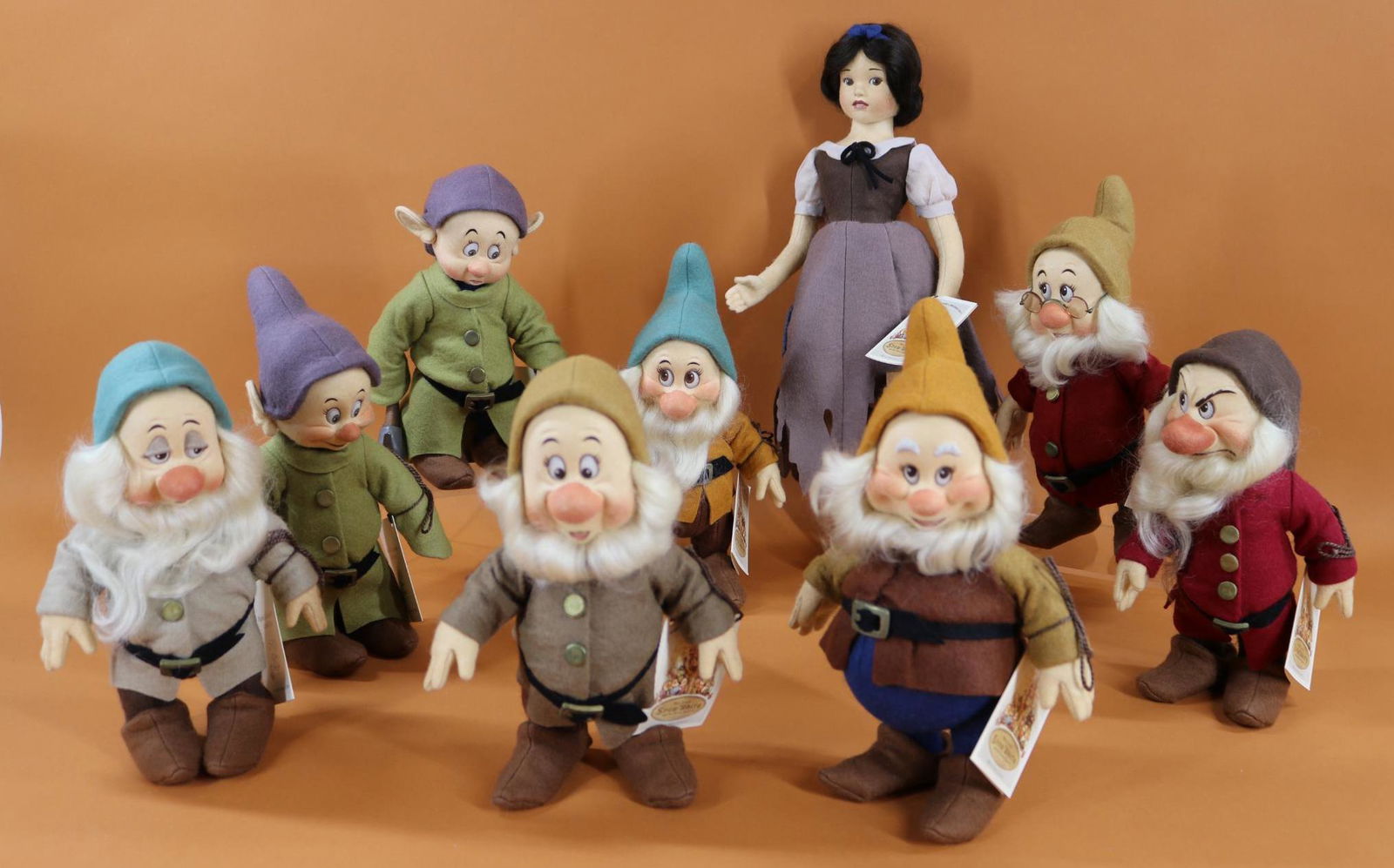 R. JOHN WRIGHT.: MIB 1989-1994 Set of "Snow White and the Seven Dwarfs"; RJW Poster. Snow White "Rags" 98/1000. "Sneezy" 98/2500. "Sleepy" 98/2500. "Happy" 98/2500. "Dopey" 98/3500. "FRIGHTENED Dopey" 98/250 (with COA