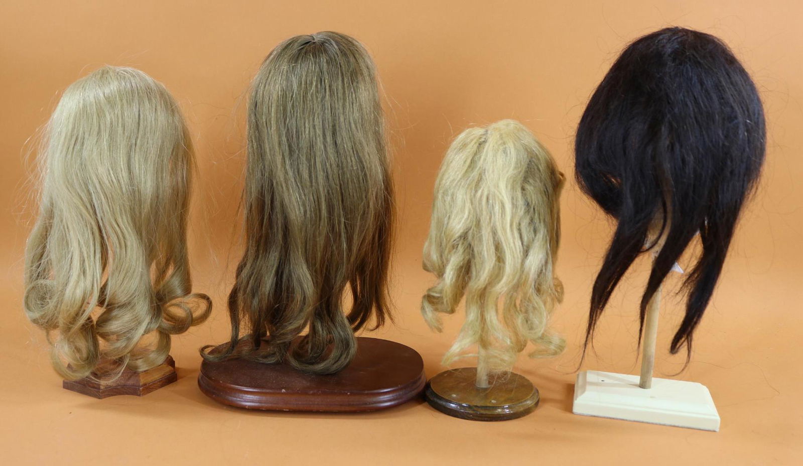 LOT OF DOLL SUPPLIES. (1 of 6)