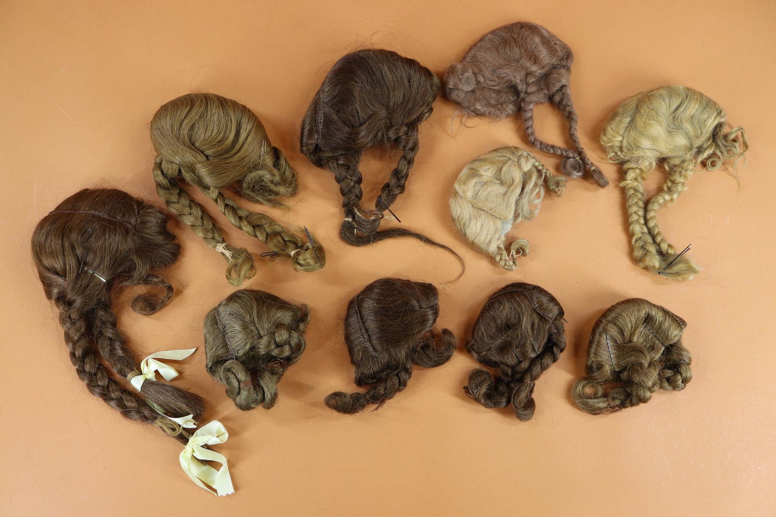 LOT OF DOLL SUPPLIES. (1 of 4)