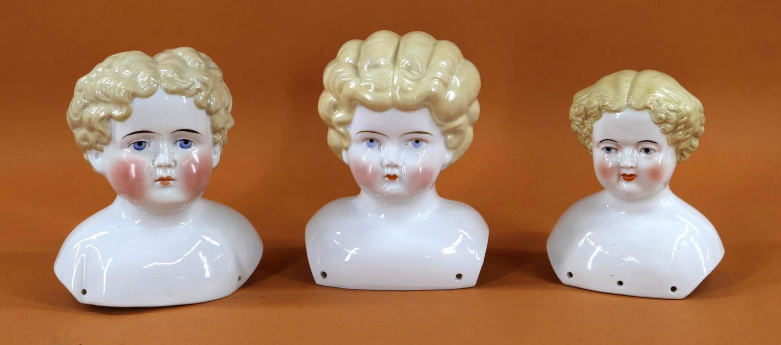 CHINA DOLL BODY PARTS. (1 of 14)